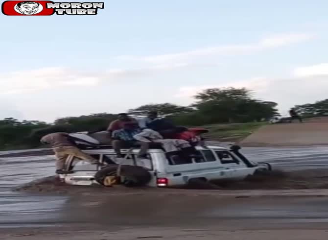Video :It was not a good idea to cross a river with so many people!